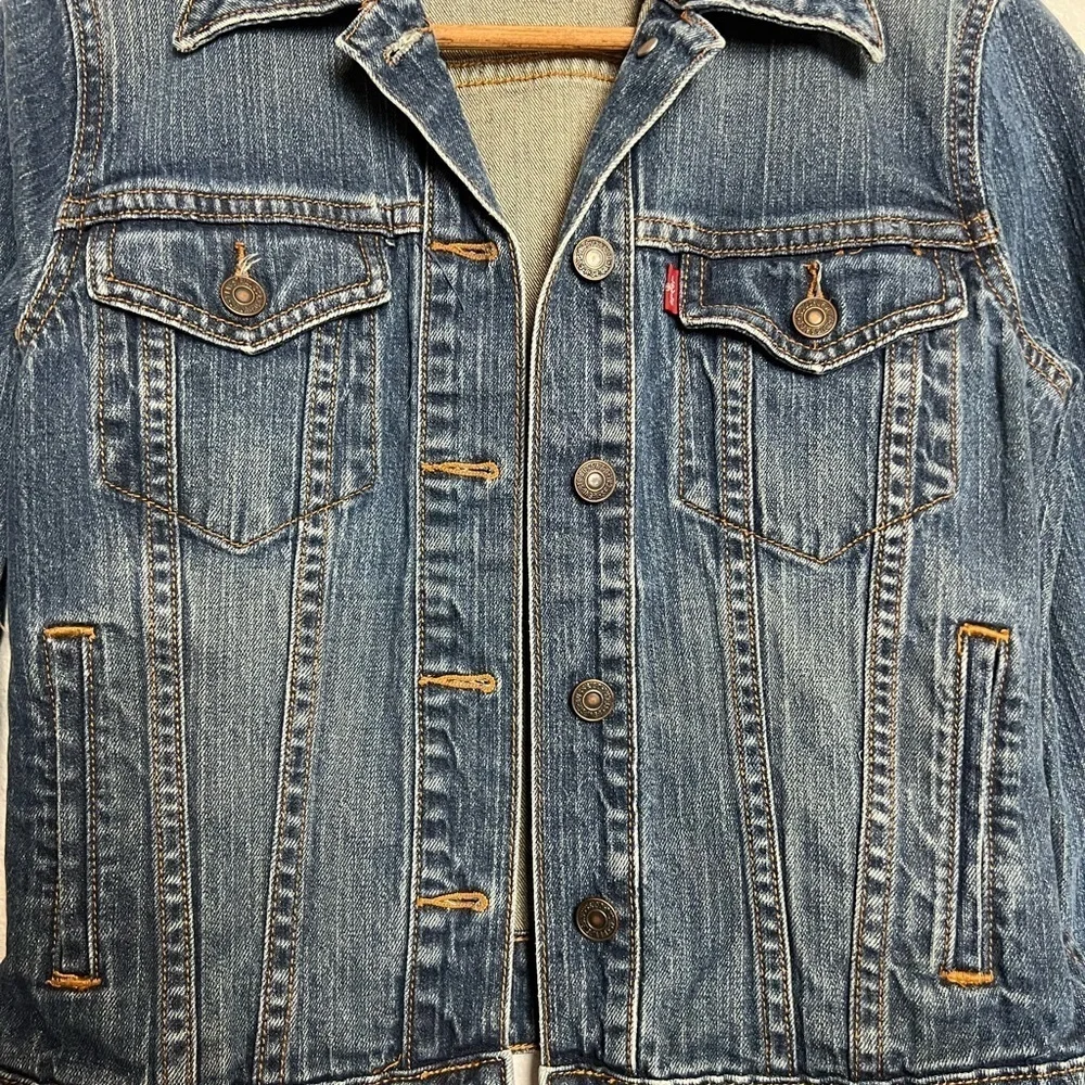 Levi’s Crop Jean Jacket Distressed Cowgirl Size Small